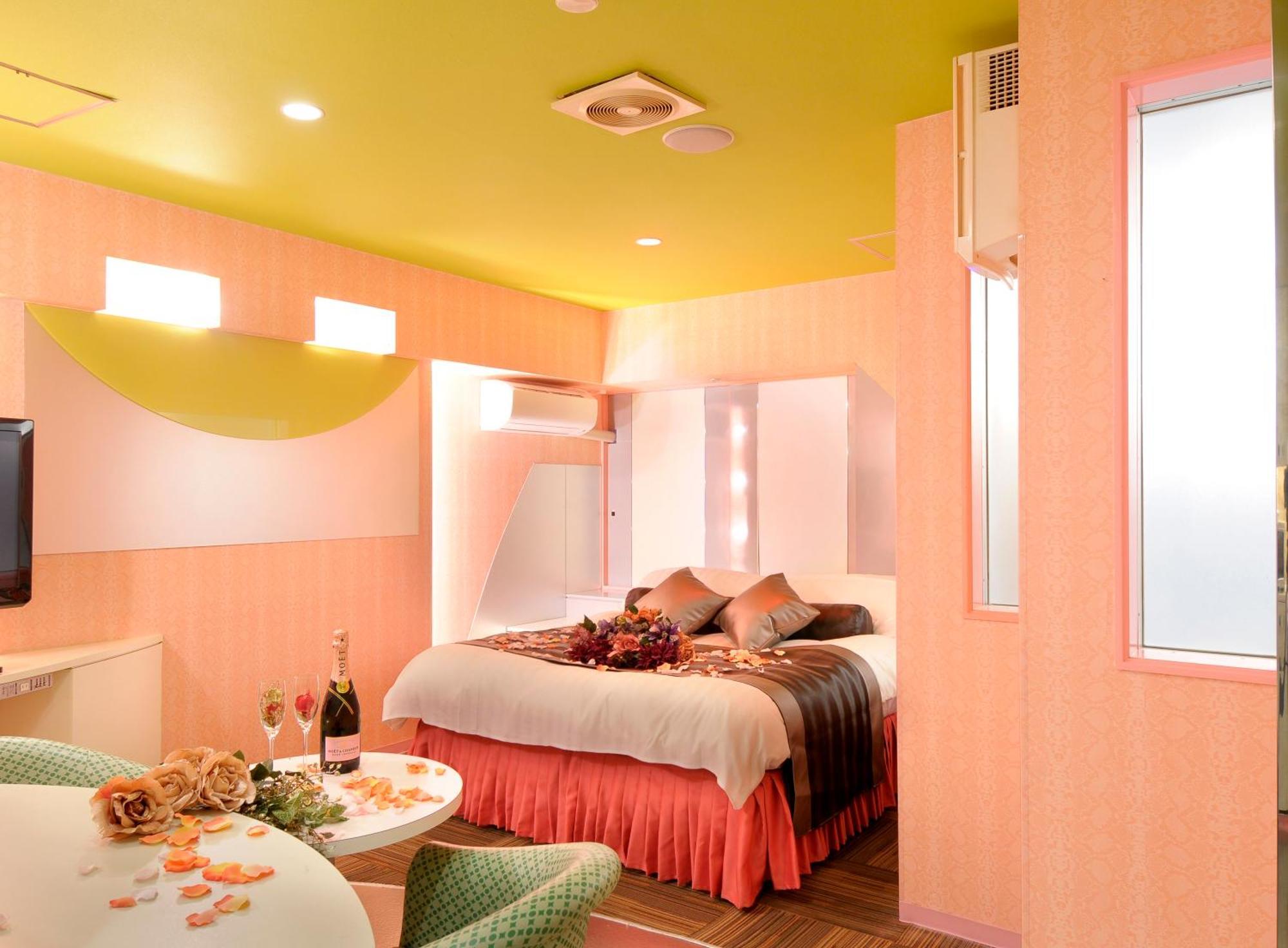 Hotel Love Ikutama -Adult Only Ōsaka Extérieur photo