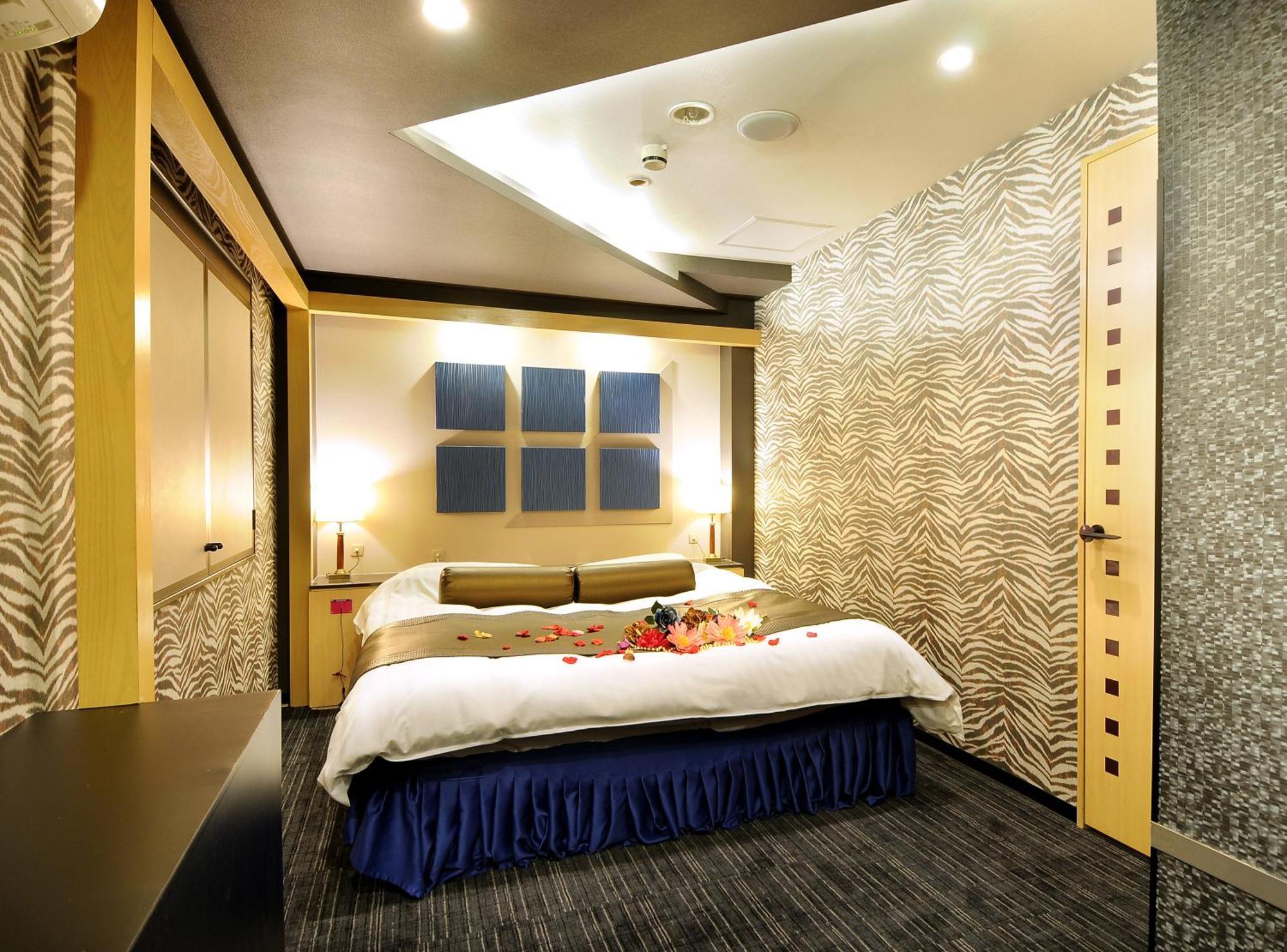 Hotel Love Ikutama -Adult Only Ōsaka Extérieur photo