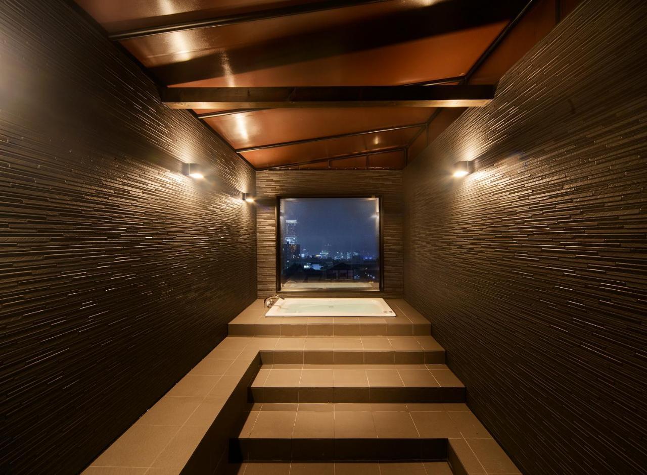 Hotel Love Ikutama -Adult Only Ōsaka Extérieur photo