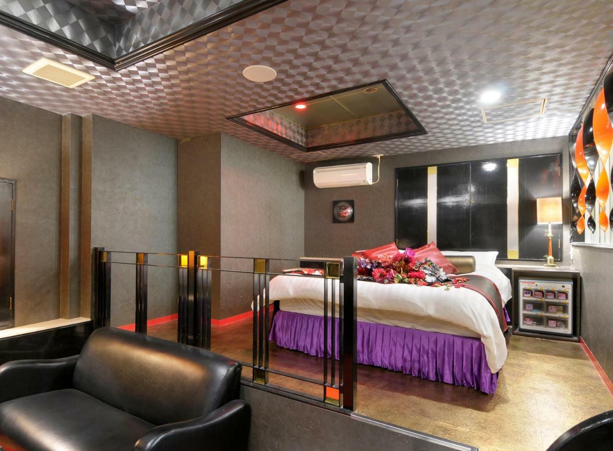 Hotel Love Ikutama -Adult Only Ōsaka Extérieur photo