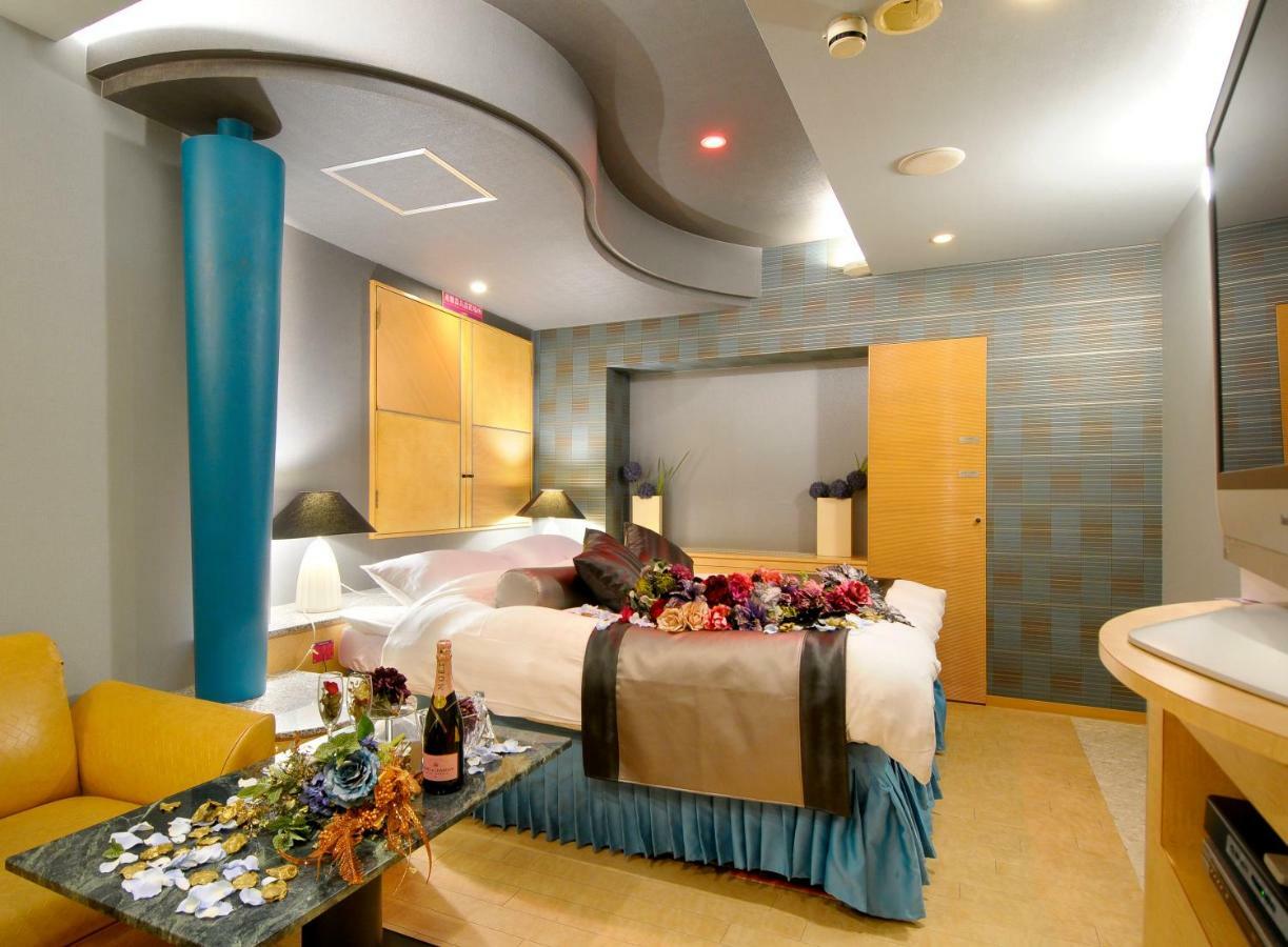 Hotel Love Ikutama -Adult Only Ōsaka Extérieur photo