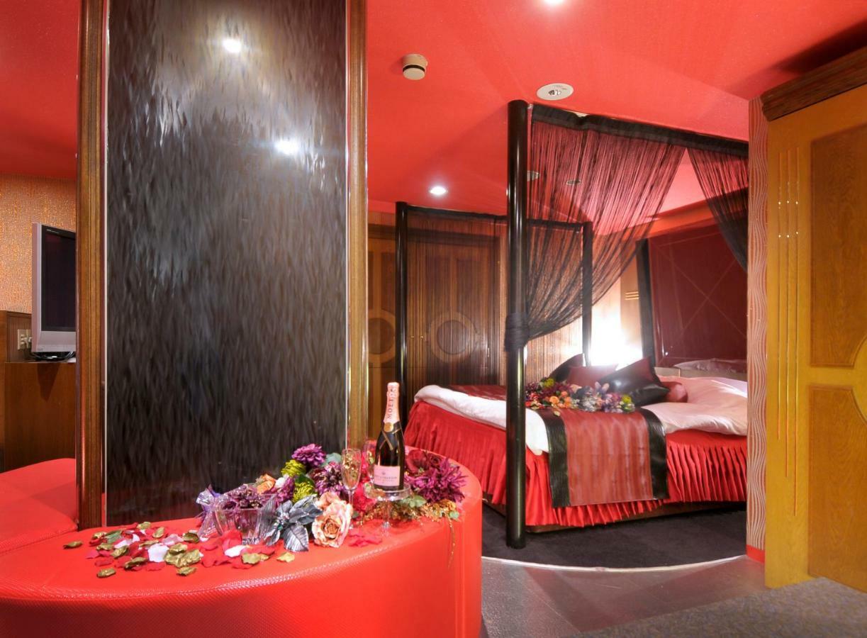 Hotel Love Ikutama -Adult Only Ōsaka Extérieur photo